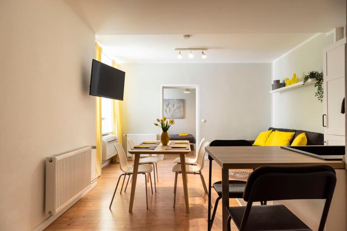 Cosy Two Br Plus Self Checkin Plus Street Parking Berlim Exterior foto