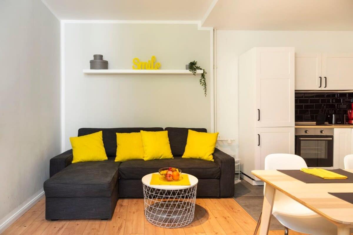 Cosy Two Br Plus Self Checkin Plus Street Parking Berlim Exterior foto
