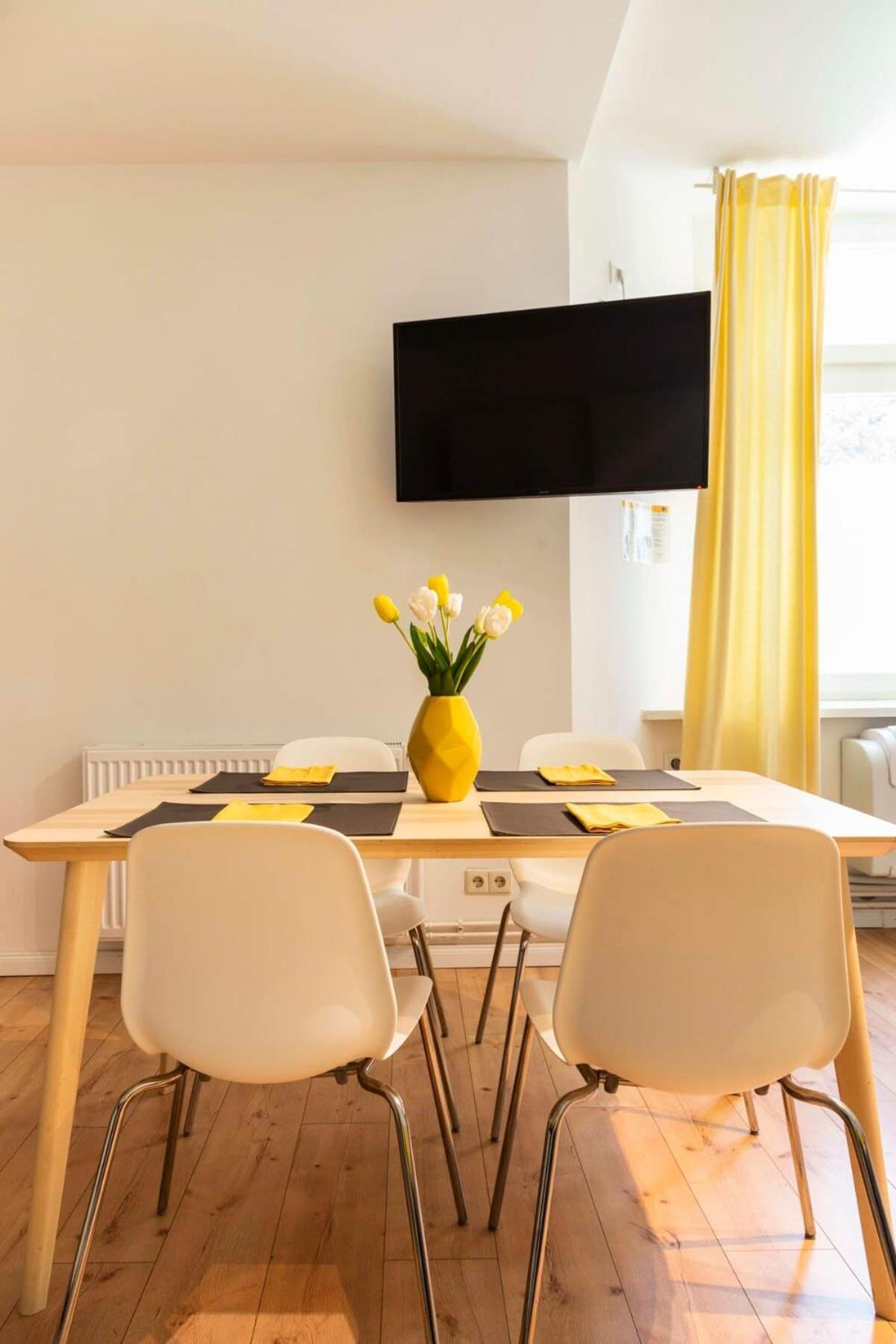 Cosy Two Br Plus Self Checkin Plus Street Parking Berlim Exterior foto
