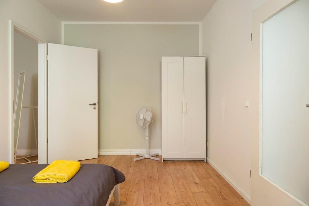Cosy Two Br Plus Self Checkin Plus Street Parking Berlim Exterior foto